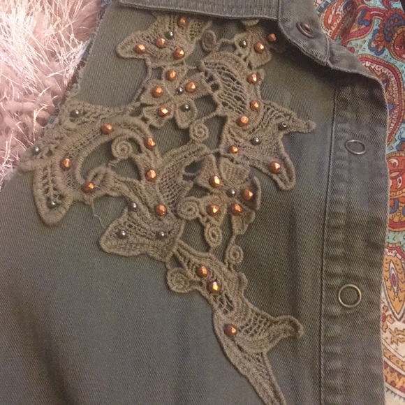 Vest - Picture 2 of 4